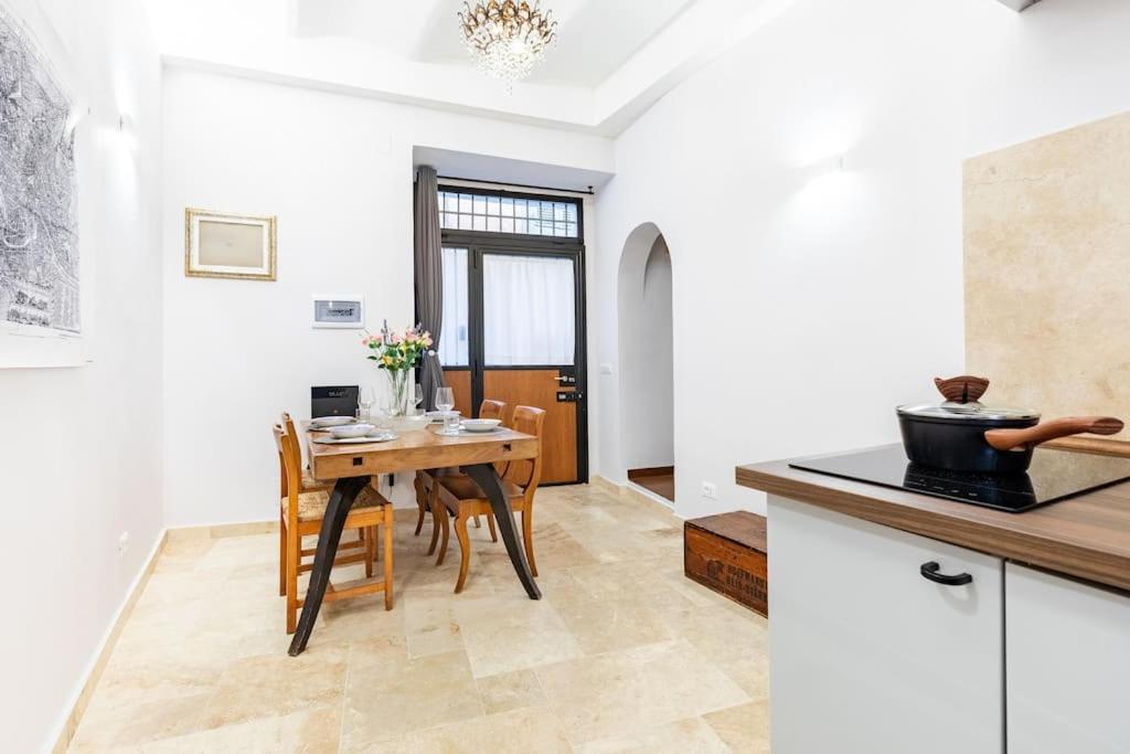 רומא Bottega Augustea Duplex Apartment In Monti מראה חיצוני תמונה